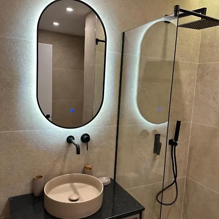 Agate Self Check In Отель Тирана